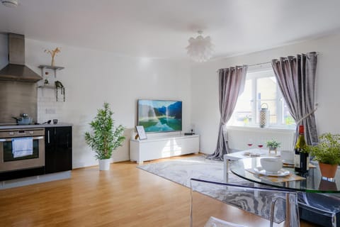 Sorrel House Stylish 2 Bedroom 2 Bathroom Apartment in West Oxfordshire District
