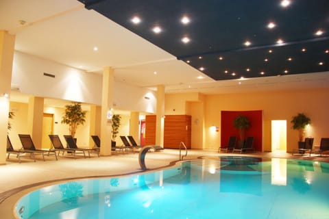 Kids's club, Swimming pool