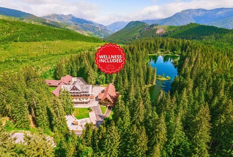 Property building, Restaurant/places to eat, Lake view, Mountain view, Breakfast