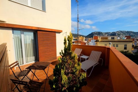 Balcony/Terrace, City view, Mountain view