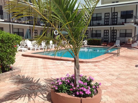 Facade/entrance, Swimming pool