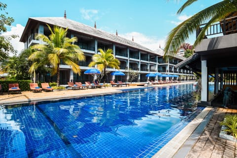 Property building, Day, Pool view, Swimming pool, Swimming pool