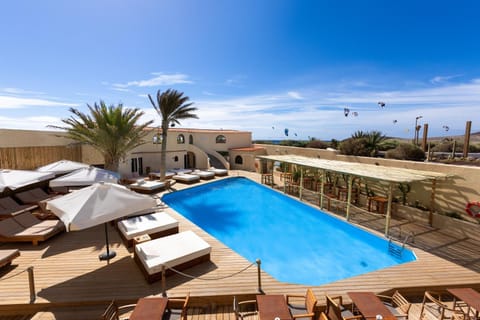 Restaurant/places to eat, Pool view, Swimming pool, Breakfast, sunbed