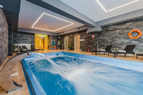 Swimming pool, Swimming pool