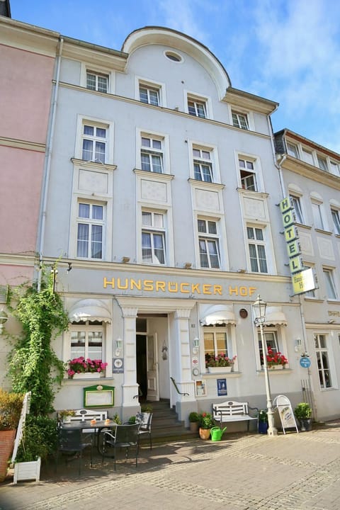 Property building, Facade/entrance, Area and facilities