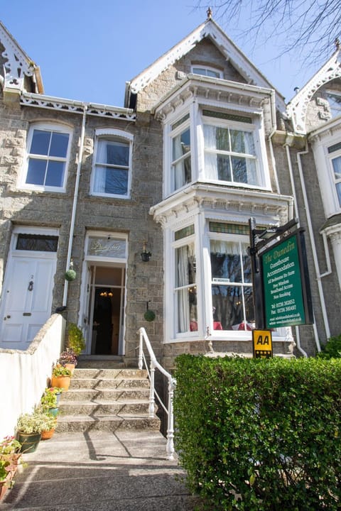 Property building, Facade/entrance, Day