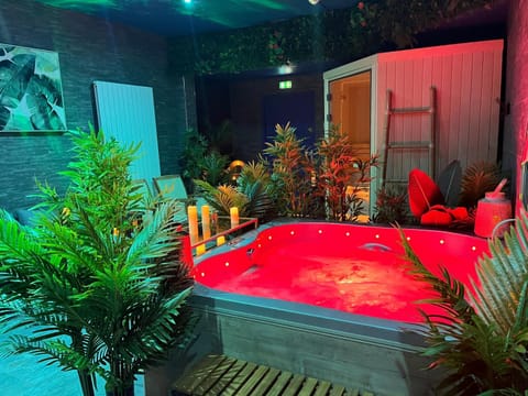 Hot Tub, Steam room, Spa and wellness centre/facilities