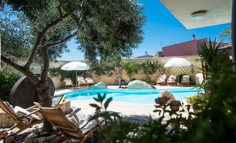 Patio, Summer, Garden, Garden view, Pool view, Swimming pool, sunbed