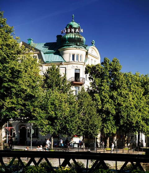 Facade/entrance, River view, Street view