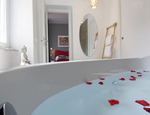 Hot Tub, Photo of the whole room, Bath