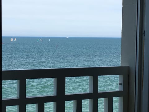 Neighbourhood, Living room, Sea view