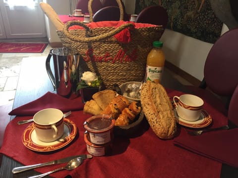 Restaurant/places to eat, Food and drinks, Other