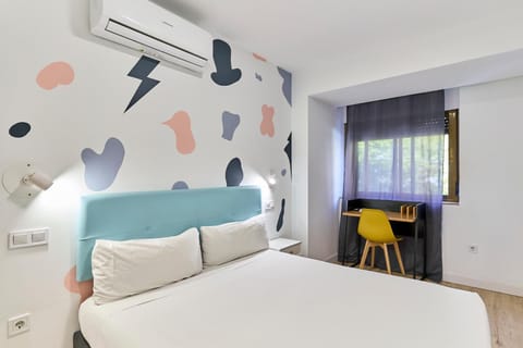 Bed, Bathroom, TV and multimedia, Photo of the whole room, Bedroom, City view, internet, air conditioner