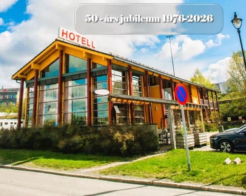 Property building, Day, Property logo or sign, Logo/Certificate/Sign, Street view, Location, Parking
