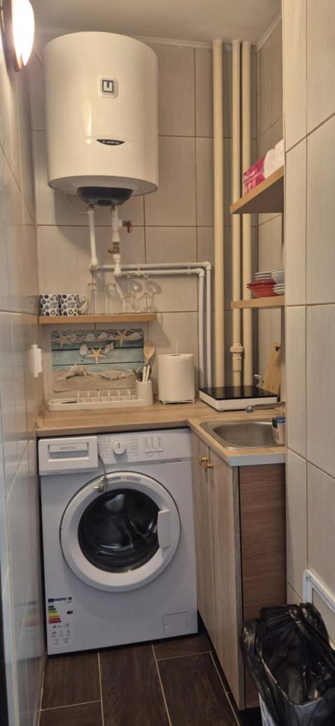 Kitchen or kitchenette, washing machine