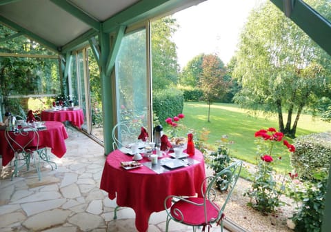 Balcony/Terrace, Food and drinks