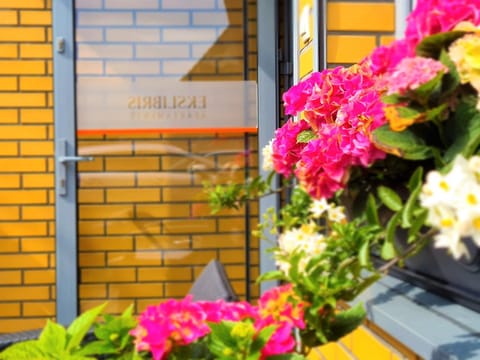 Facade/entrance, Garden, Area and facilities