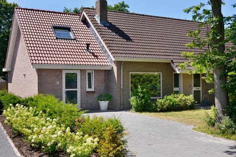 IRISLAAN 9 House in Oostkapelle