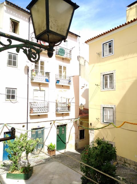 Neighbourhood, Balcony/Terrace