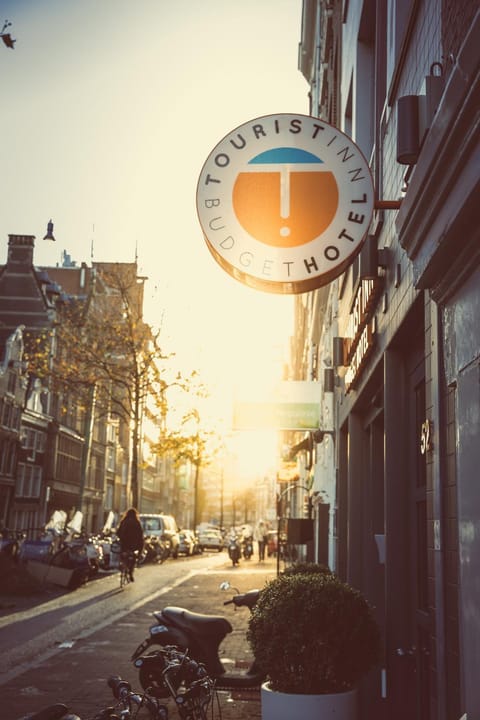 Facade/entrance, Property logo or sign, Neighbourhood, Street view