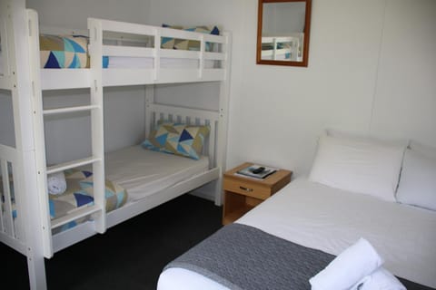 Bedroom, bunk bed