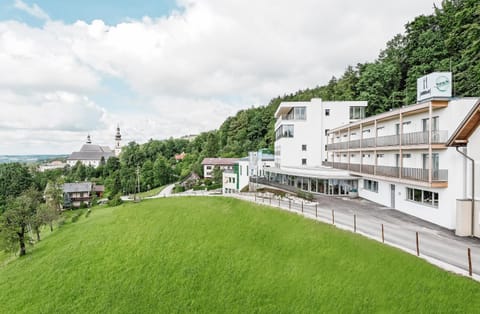 Facade/entrance, Natural landscape, Bird's eye view, Mountain view