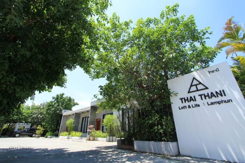 Property building, Facade/entrance, Property logo or sign