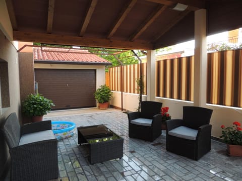 Patio, Balcony/Terrace, Seating area