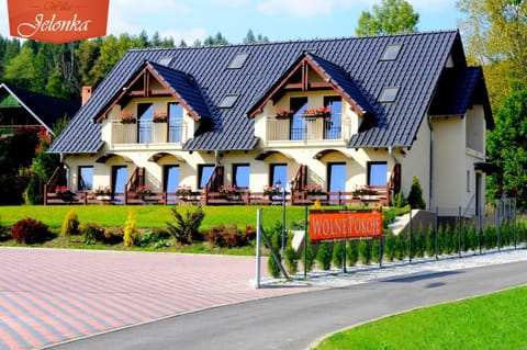 Property building, Day, Garden, Parking