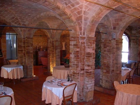 Restaurant/places to eat, Communal lounge/ TV room