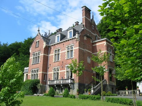 New-Castle Bed and Breakfast in Wallonia, Belgium
