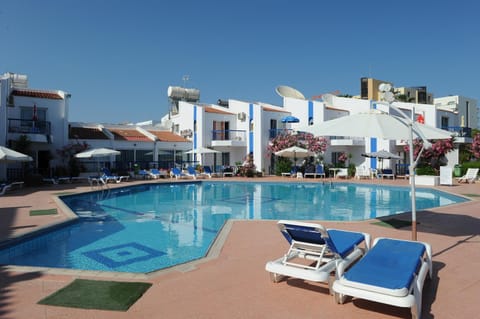 Property building, Swimming pool, Swimming pool