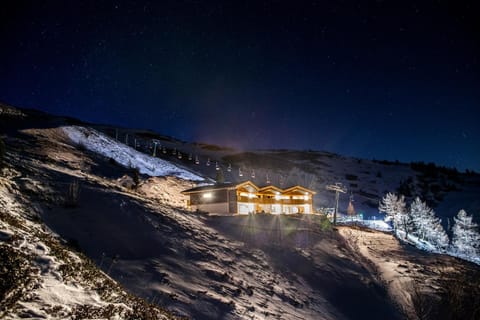 Property building, Facade/entrance, Neighbourhood, Natural landscape, Winter, Hiking