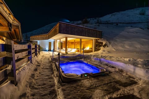 Night, Natural landscape, Winter, Hot Tub, Mountain view, Pool view, Swimming pool