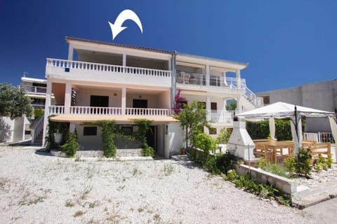 Property building, Facade/entrance, Balcony/Terrace