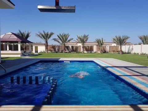 Shower, Garden, Swimming pool