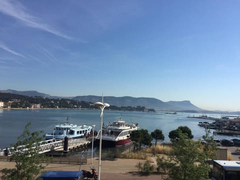 Studio Bord de Mer et VUE sur MER WIFI OFFERT Apartment in La Seyne-sur-Mer