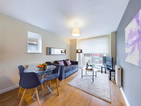 TV and multimedia, Living room, Seating area, Dining area