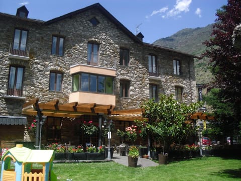 Property building, Day, Garden
