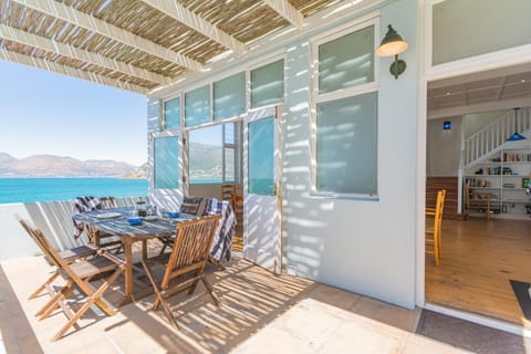 Patio, View (from property/room), Balcony/Terrace, Dining area, Sea view