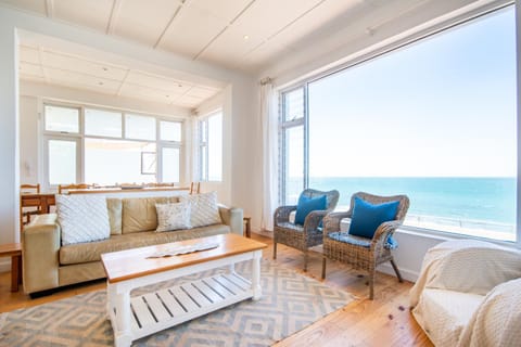 Living room, Sea view