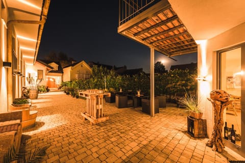 Patio, Facade/entrance