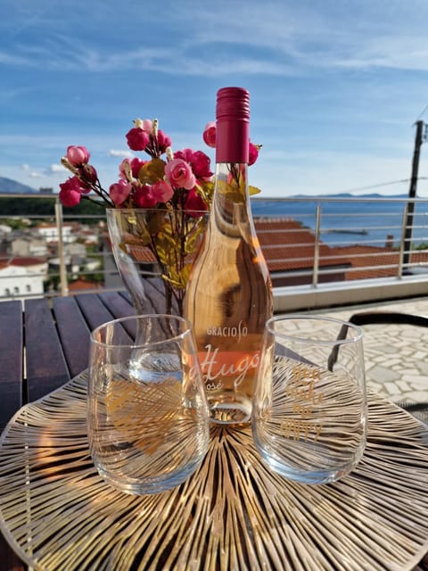 Day, Natural landscape, View (from property/room), Balcony/Terrace, Food and drinks, Sea view, Drinks