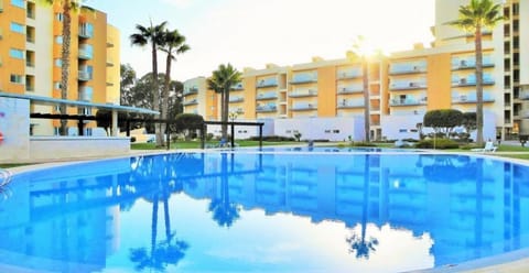 Property building, Garden, Lounge or bar, Swimming pool