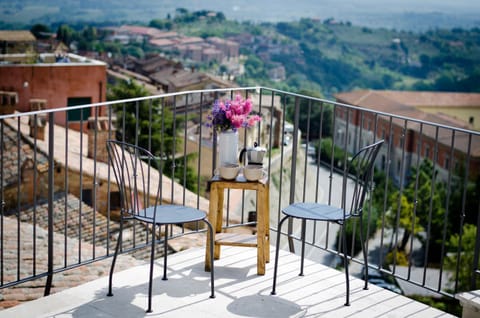 Balcony/Terrace, Landmark view