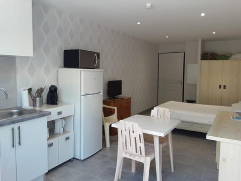 TV and multimedia, Kitchen or kitchenette, Dining area