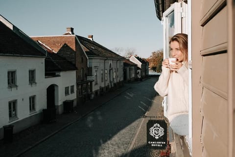 Neighbourhood, Street view