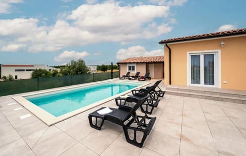 Property building, Swimming pool, Inner courtyard view