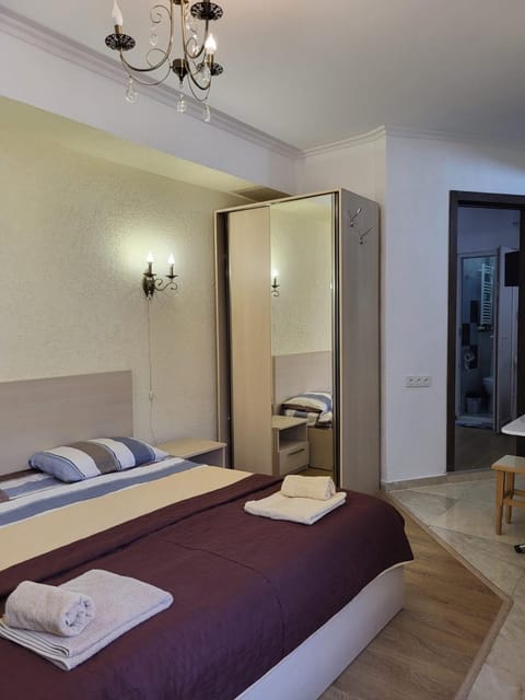Bed, Photo of the whole room, wardrobe