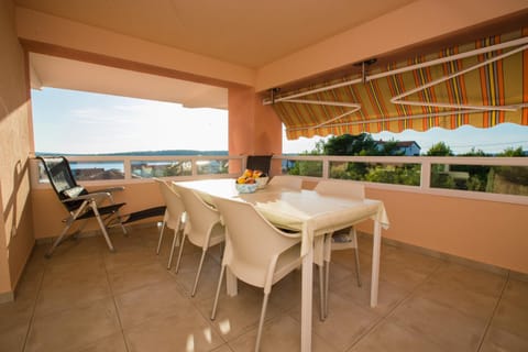 Balcony/Terrace, Seating area, Garden view, Sea view